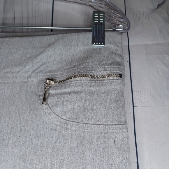 Joe B Gray Cropped Pants with Zipper Pockets - Picture 6 of 10
